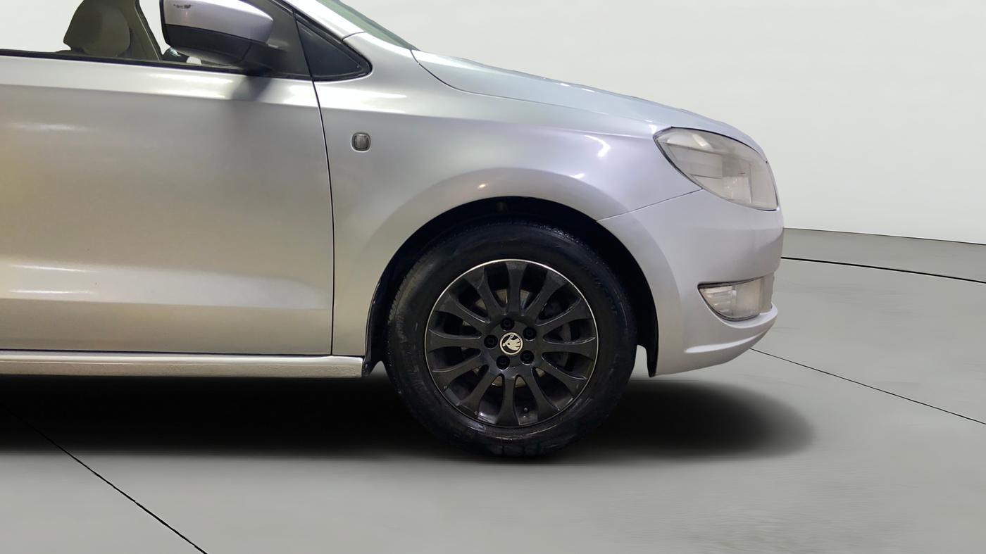 2015 Skoda Rapid 1.5 TDI CR AMBITION PLUS, Diesel, Manual, 1,28,008 km, Right Front Wheel