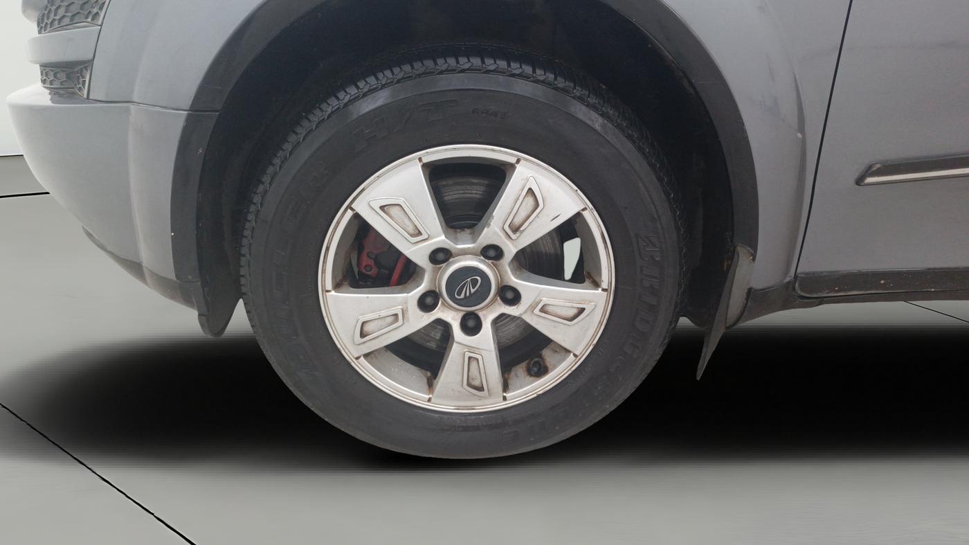 2014 Mahindra XUV500 W8, Diesel, Manual, 92,798 km, Left Front Wheel