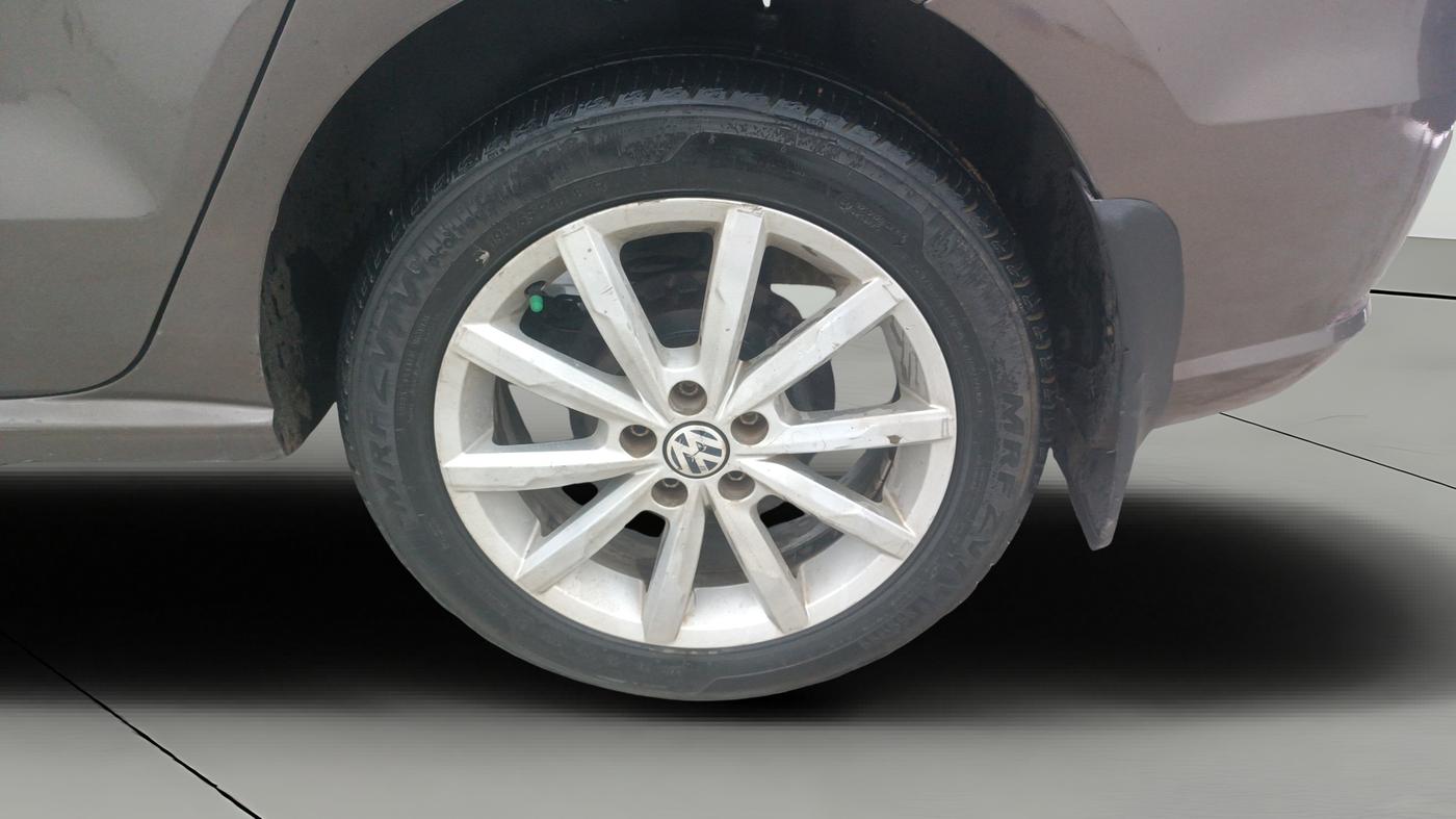 2017 Volkswagen Ameo HIGHLINE PLUS 1.5L AT 16 ALLOY, Diesel, Automatic, 91,961 km, Left Rear Wheel
