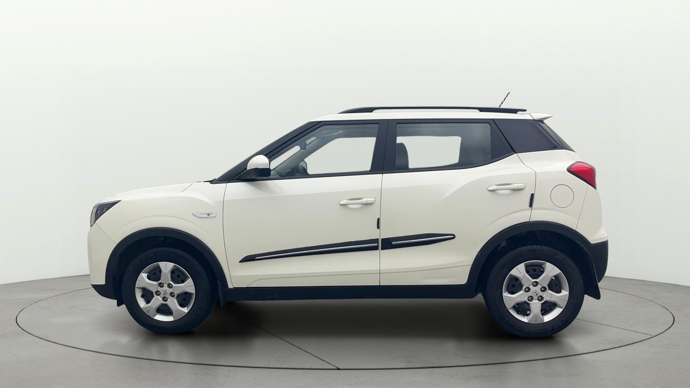 2022 Mahindra XUV300 W6 1.2 PETROL, Petrol, Manual, 20,824 km, Left Side