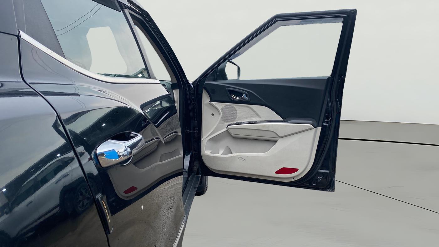 2022 Mahindra XUV300 W8 (O) 1.2 PETROL, Petrol, Manual, 56,741 km, RHS Front Door
