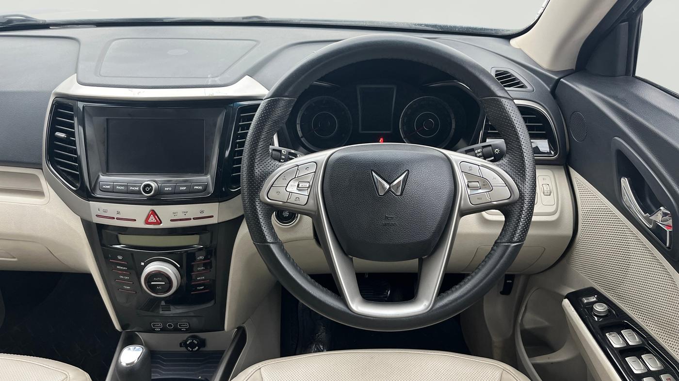 2023 Mahindra XUV300 W8 (O) 1.2 PETROL AMT, Petrol, Automatic, 35,603 km, Steering Wheel Close Up