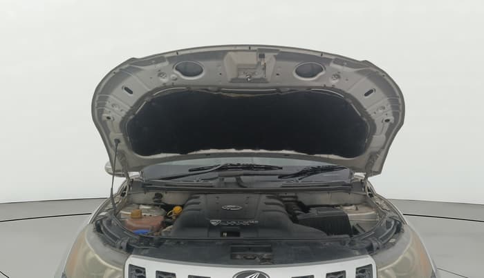 2014 Mahindra XUV500 W8, Diesel, Manual, 1,24,651 km, Open Bonet