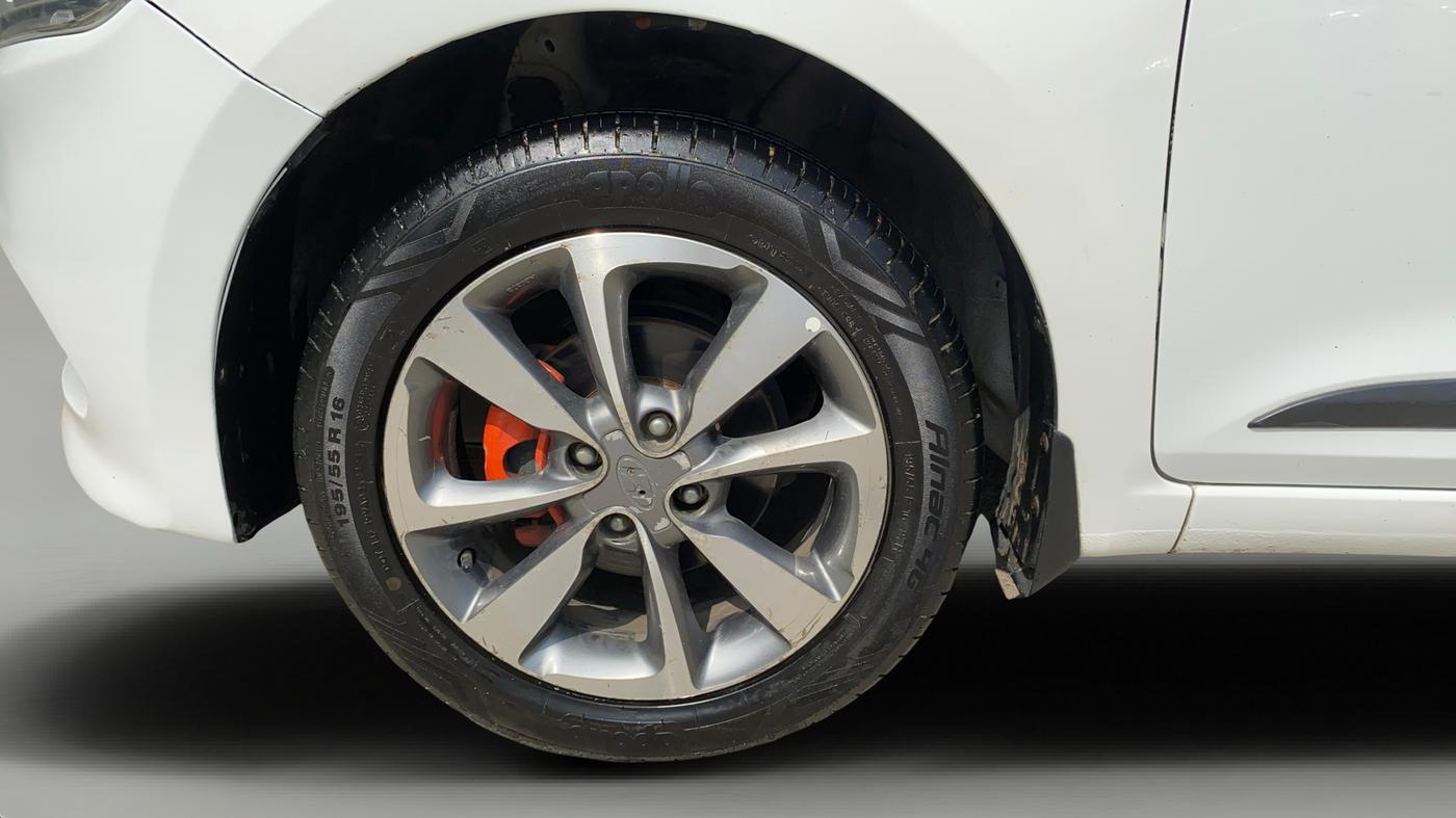 2017 Hyundai Elite i20 ASTA 1.2 (O), CNG, Manual, 1,45,989 km, Left Front Wheel