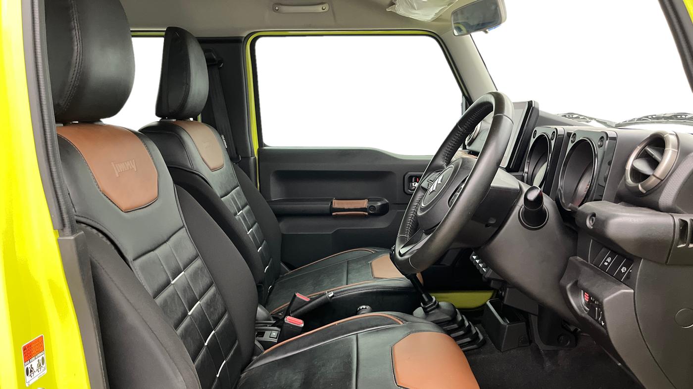 2023 Maruti JIMNY ALPHA ALL GRIP PRO AT DUAL TONE, Petrol, Automatic, 37,383 km, Right Side Front Door Cabin