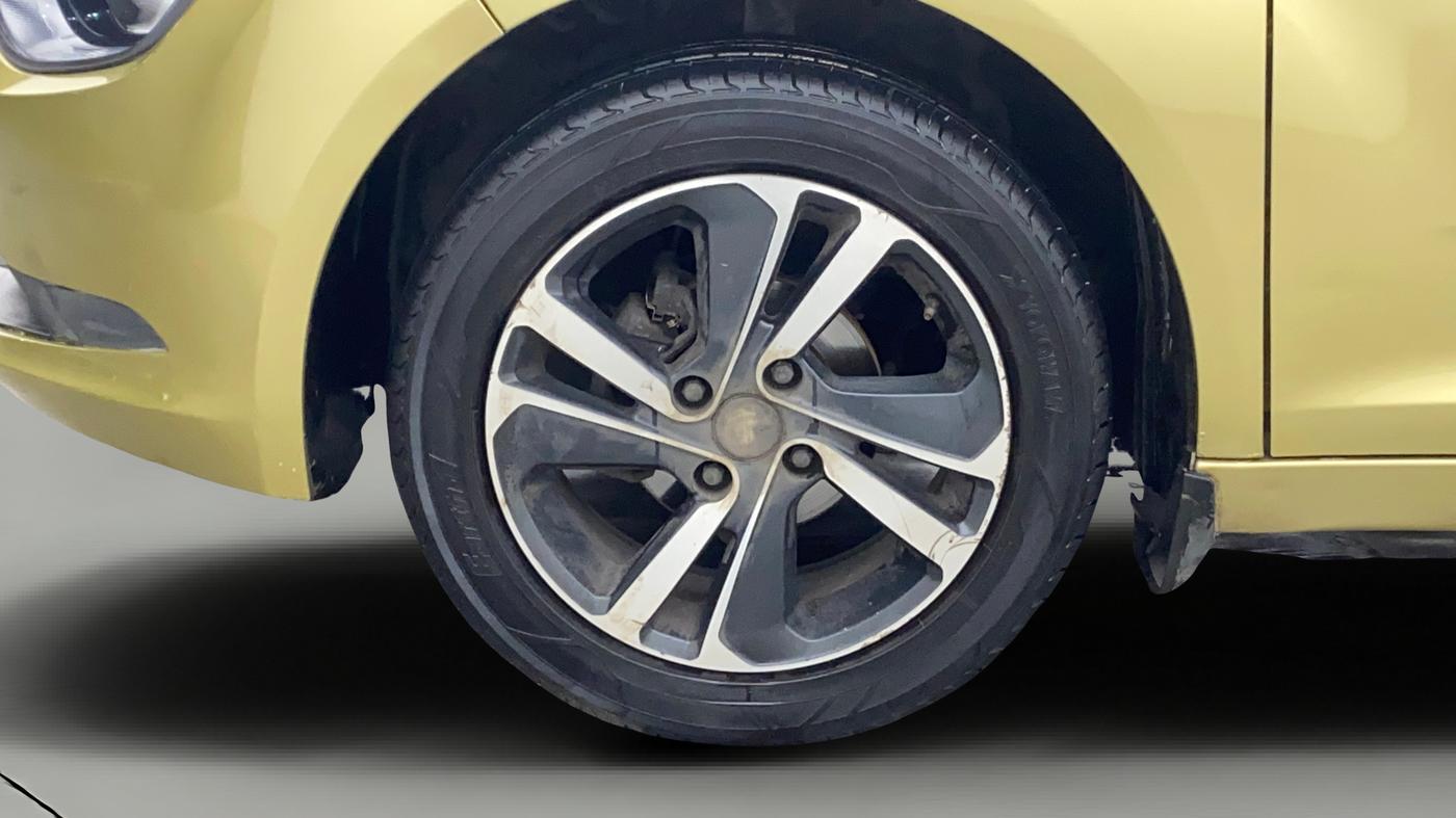 2020 Tata ALTROZ XZ PETROL, Petrol, Manual, 86,875 km, Left Front Wheel