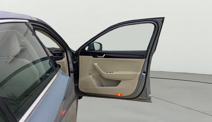 2018 Skoda Superb L&K 1.8 TSI AT, Petrol, Automatic, 70,255 km, RHS Front Door