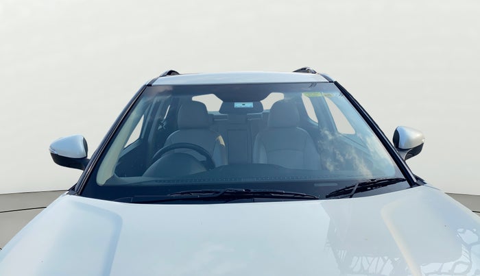 2021 Mahindra XUV300 W8 (O) 1.5 DIESEL, Diesel, Manual, 22,665 km, Front Windshield