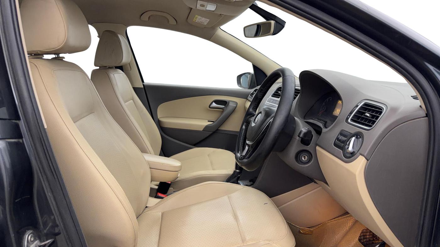 2017 Volkswagen Vento HIGHLINE PETROL AT, Petrol, Automatic, 1,19,448 km, Right Side Front Door Cabin
