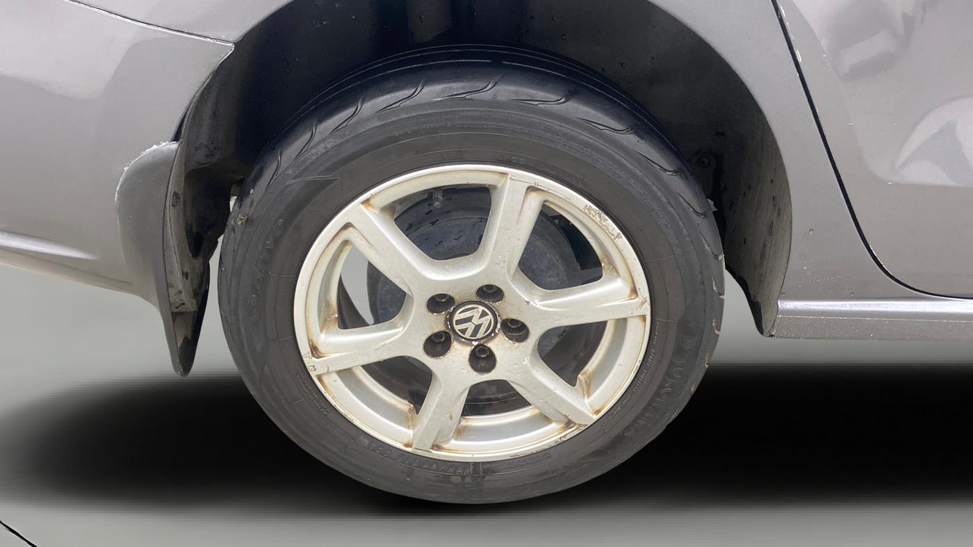 2014 Volkswagen Vento HIGHLINE PETROL AT, Petrol, Automatic, 93,694 km, Right Rear Wheel