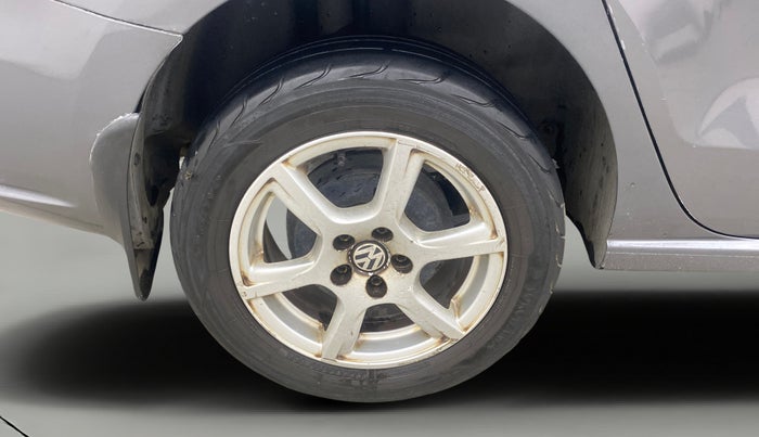 2014 Volkswagen Vento HIGHLINE PETROL AT, Petrol, Automatic, 92,209 km, Right Rear Wheel