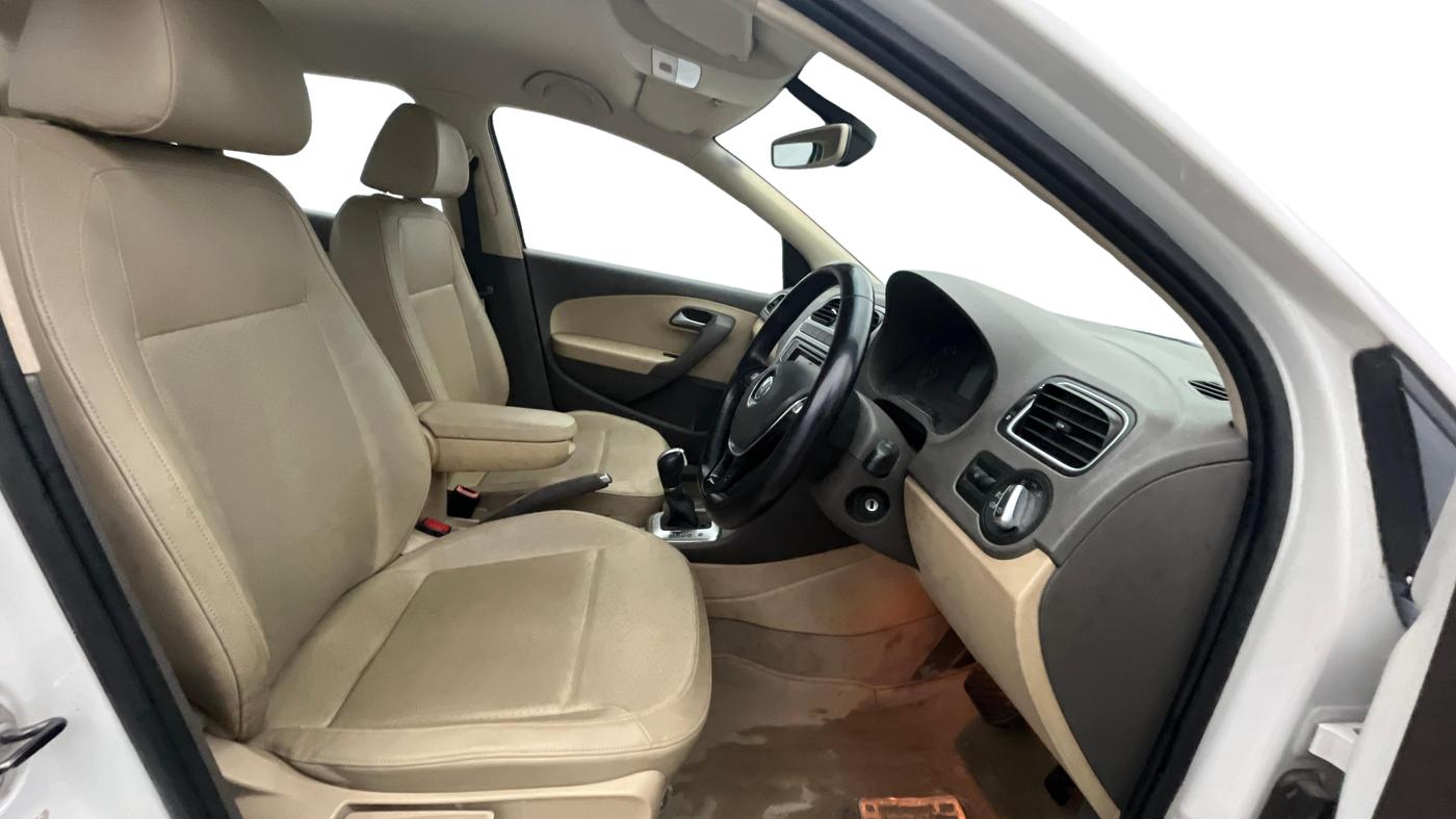 2016 Volkswagen Vento HIGHLINE PETROL AT, Petrol, Automatic, 44,167 km, Right Side Front Door Cabin