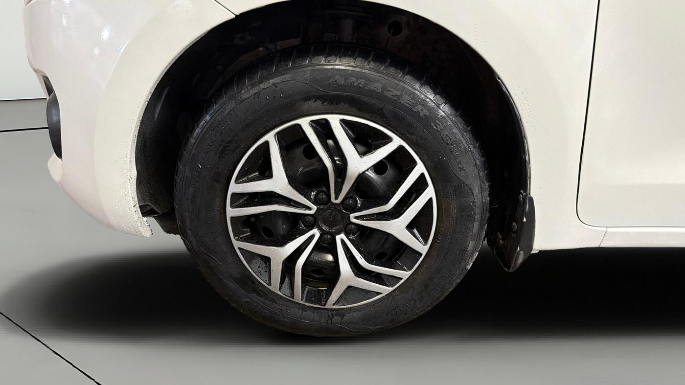 2022 Maruti Swift VXI, Petrol, Manual, 33,721 km, Left Front Wheel
