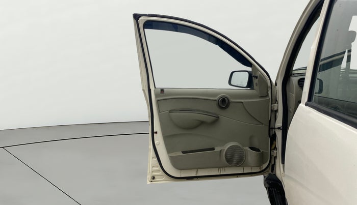 2013 Mahindra Quanto C4, Diesel, Manual, 48,755 km, LHS Front Door