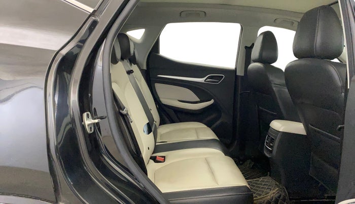 2022 MG ASTOR SHARP 1.5 CVT, Petrol, Automatic, 42,763 km, Right Side Rear Door Cabin