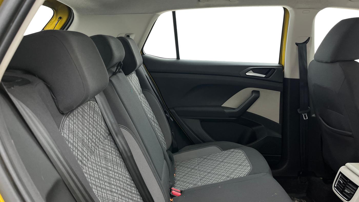 2022 Volkswagen TAIGUN HIGHLINE 1.0 TSI MT, Petrol, Manual, 25,450 km, Right Side Rear Door Cabin