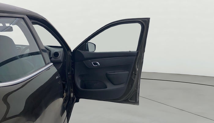 2019 Renault Kwid RXT 1.0 (O), Petrol, Manual, 62,733 km, RHS Front Door