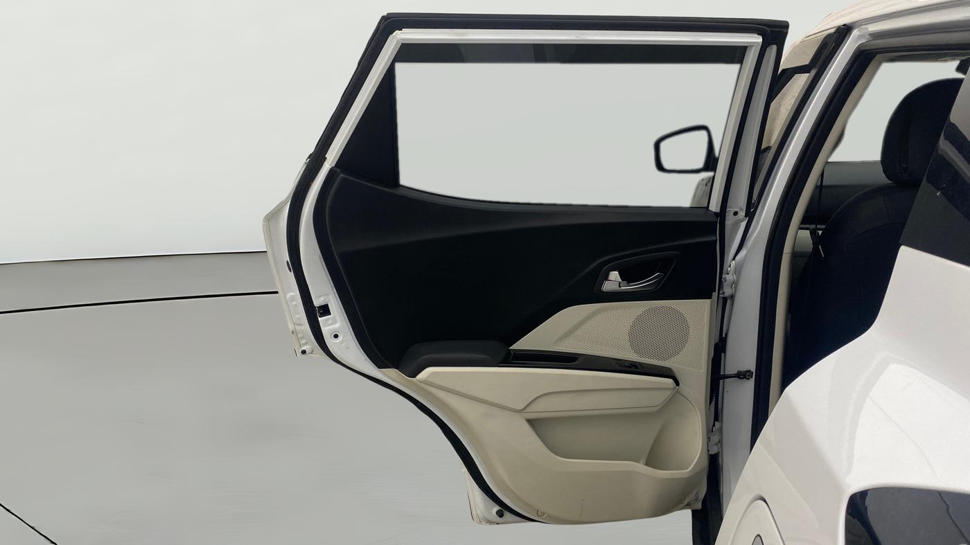 2024 Mahindra XUV 3XO AX5L 1.2 TGDi AT, Petrol, Automatic, 21,912 km, LHS Rear Door