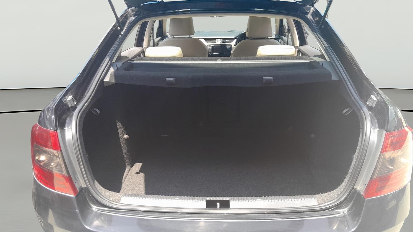 2013 Skoda Octavia ELEGANCE 2.0 TDI AT, Diesel, Automatic, 1,05,095 km, Boot Open Zoomed View