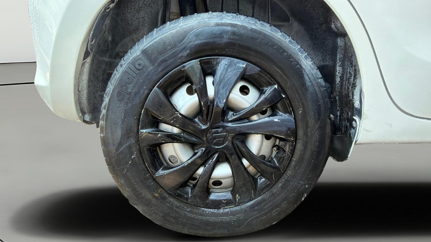 2020 Maruti Swift LXI, Petrol, Manual, 47,359 km, Right Rear Wheel
