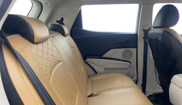 2019 Mahindra XUV300 W4 1.2 PETROL, Petrol, Manual, 75,257 km, Right Side Rear Door Cabin