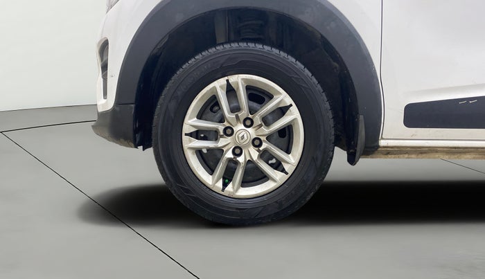 2022 Renault TRIBER RXT, Petrol, Manual, 1,02,061 km, Left Front Wheel