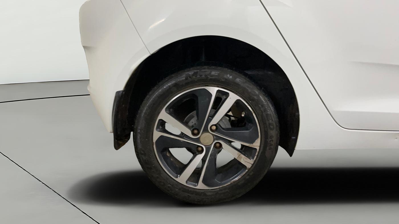 2023 Tata ALTROZ XZA PLUS, Petrol, Automatic, 82,235 km, Right Rear Wheel