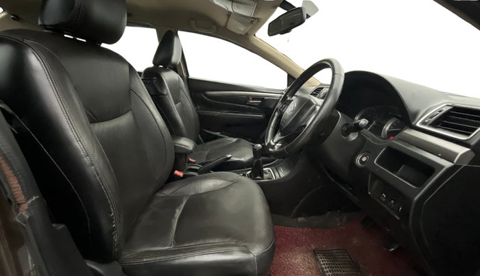 2015 Maruti Ciaz ZXI+ RS, Petrol, Manual, 89,704 km, Right Side Front Door Cabin