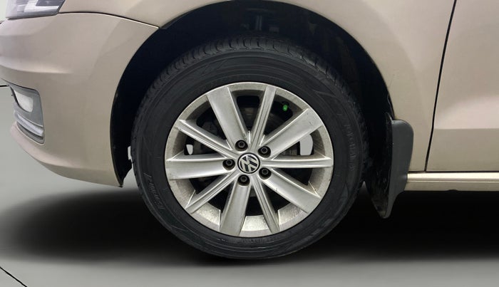 2015 Volkswagen Vento HIGHLINE 1.6 MPI, Petrol, Manual, 1,27,839 km, Left Front Wheel