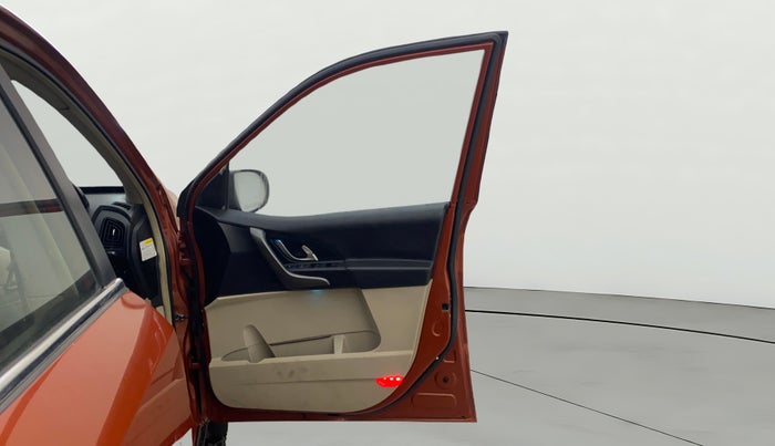 2017 Mahindra XUV500 W10, Diesel, Manual, 99,576 km, RHS Front Door