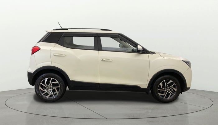 2022 Mahindra XUV300 W8 (O) 1.2 PETROL AMT, Petrol, Automatic, 39,378 km, Right Side View