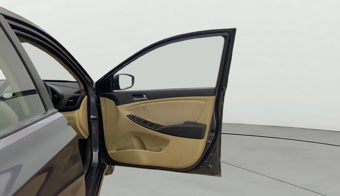 2017 Hyundai Verna 1.6 CRDI SX, Diesel, Manual, 98,200 km, RHS Front Door