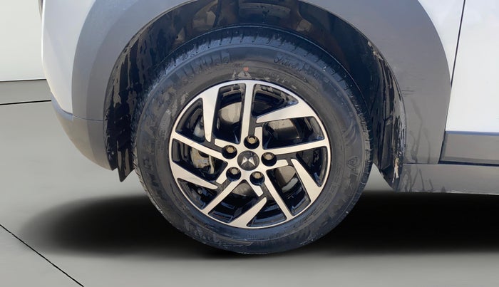 2024 Mahindra XUV 3XO AX5 1.2 L TCMPFI AT, Petrol, Automatic, 41,138 km, Left Front Wheel