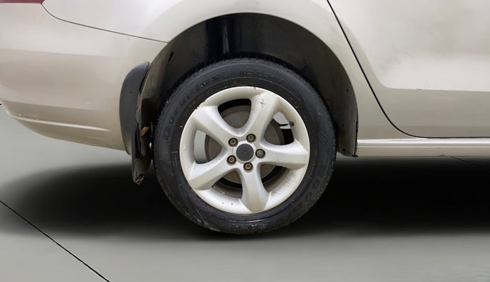 2013 Skoda Rapid AMBITION 1.6 MPI MT PLUS, Petrol, Manual, 66,030 km, Right Rear Wheel