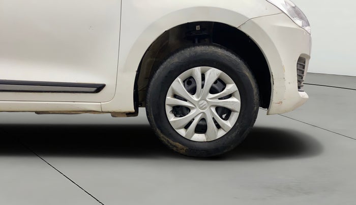 2021 Maruti Swift VXI, Petrol, Manual, 40,394 km, Right Front Wheel