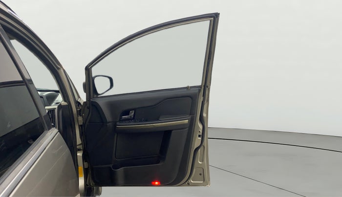 2017 Tata Hexa XTA 4X2 6 STR, Diesel, Automatic, 95,880 km, RHS Front Door