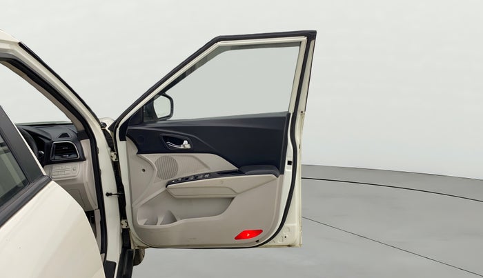 2019 Mahindra XUV300 W8 1.2 PETROL, Petrol, Manual, 82,081 km, RHS Front Door