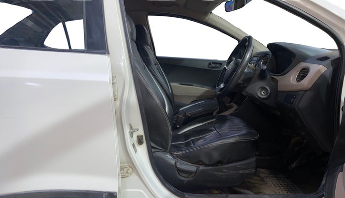 2014 Hyundai Xcent BASE 1.2, Petrol, Manual, 1,23,456 km, Right Side Front Door Cabin