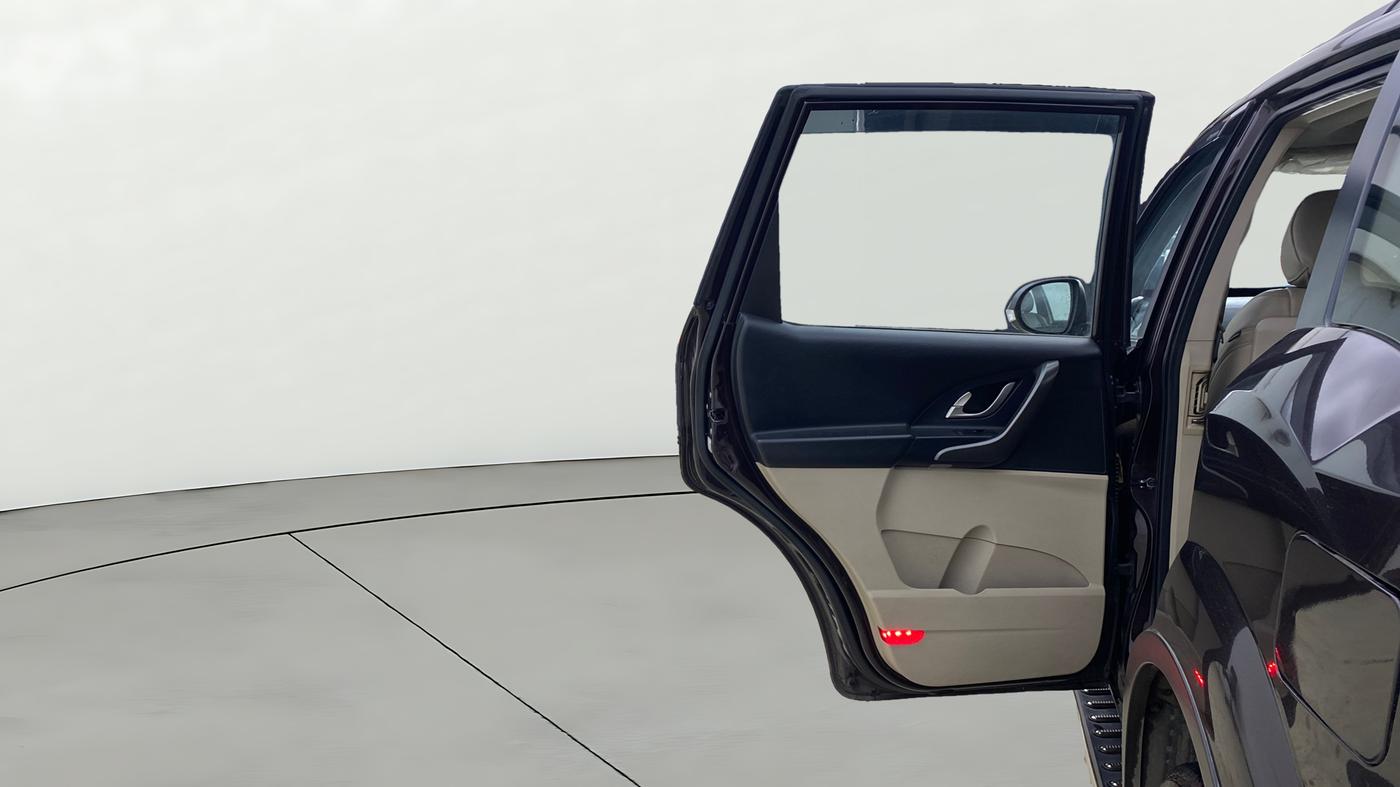2017 Mahindra XUV500 W10 AT, Diesel, Automatic, 56,401 km, LHS Rear Door