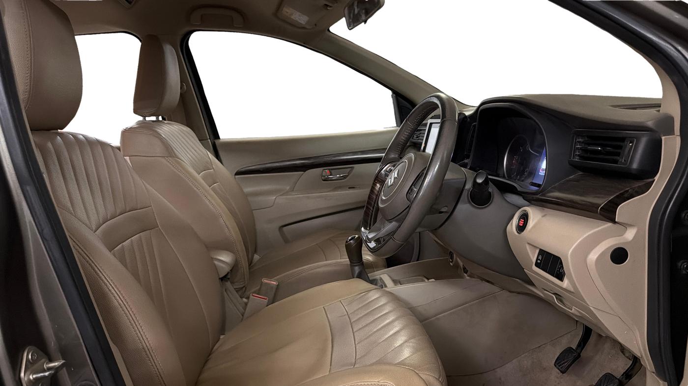 2019 Maruti Ertiga ZXI+ SHVS, Petrol, Manual, 87,662 km, Right Side Front Door Cabin