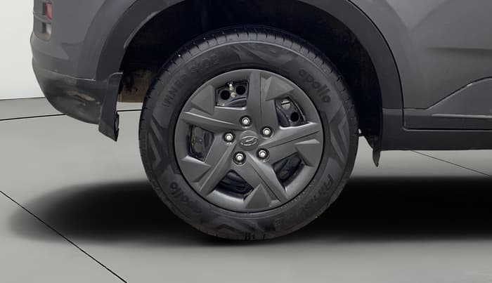 2025 Hyundai VENUE S(O) 1.2, Petrol, Manual, 13,584 km, Right Rear Wheel