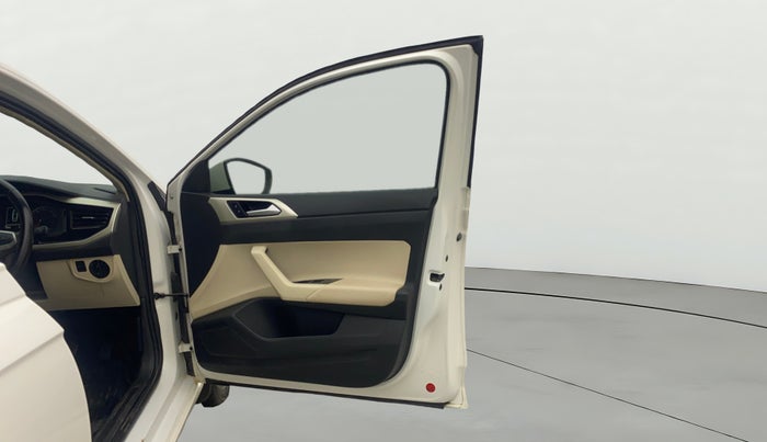 2022 Volkswagen VIRTUS HIGHLINE TSI 1.0 MT, Petrol, Manual, 61,366 km, RHS Front Door