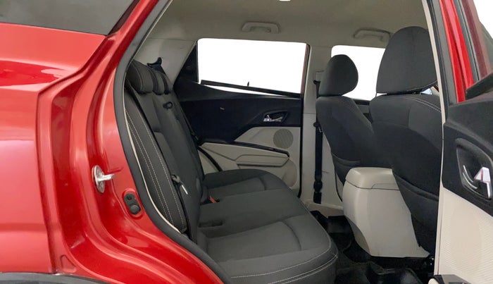 2019 Mahindra XUV300 W8 1.2 PETROL, Petrol, Manual, 83,696 km, Right Side Rear Door Cabin