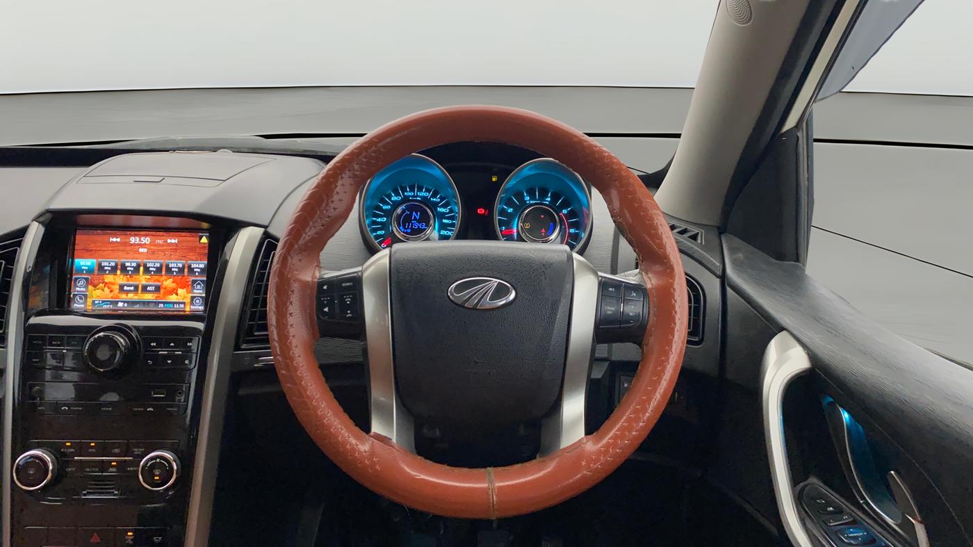 2020 Mahindra XUV500 W9, Diesel, Manual, 1,11,960 km, Steering Wheel Close Up