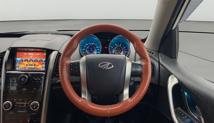 2020 Mahindra XUV500 W9, Diesel, Manual, 1,11,913 km, Steering Wheel Close Up