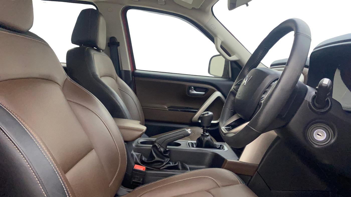 2024 Mahindra SCORPIO-N Z8 PETROL MT 7 STR, Petrol, Manual, 12,317 km, Right Side Front Door Cabin