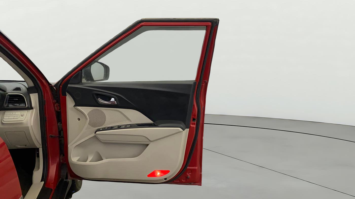 2020 Mahindra XUV300 W8 1.5 DIESEL AMT, Diesel, Automatic, 91,617 km, RHS Front Door