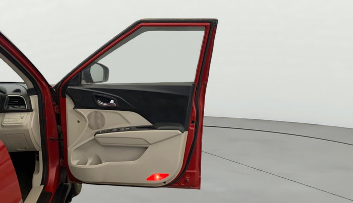 2020 Mahindra XUV300 W8 1.5 DIESEL, Diesel, Manual, 91,617 km, RHS Front Door