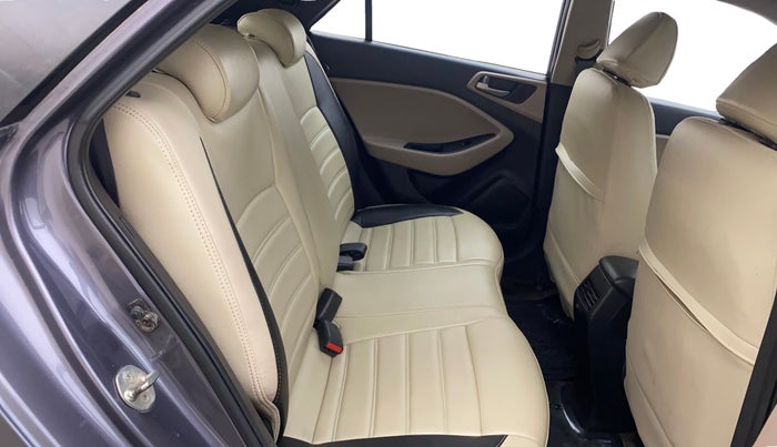 2016 Hyundai Elite i20 ASTA 1.2, Petrol, Manual, 1,14,940 km, Right Side Rear Door Cabin