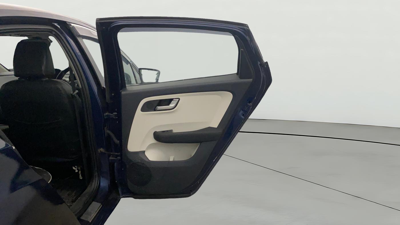 2022 Tata ALTROZ XZ DIESEL, Diesel, Manual, 72,495 km, RHS Rear Door
